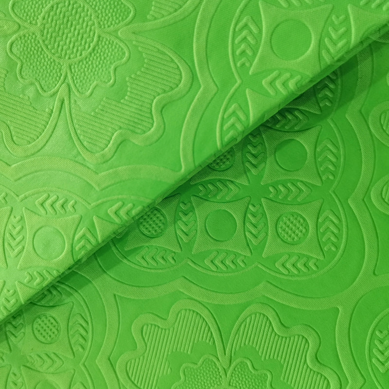 TMIE-08-2-2 110GSM de peso médio para vestuário de trabalho Tecido liso de cor brilhante tingido com tecido de popeline de poliéster em relevo com design de flores vívidas 3D